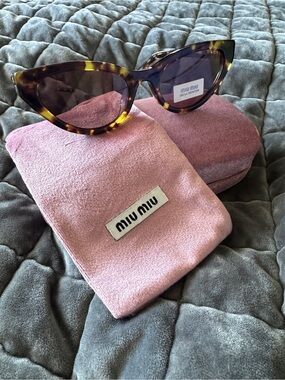 Miu Miu Tortoiseshell Cat-Eye Sunglasses - Brown/Yellow
